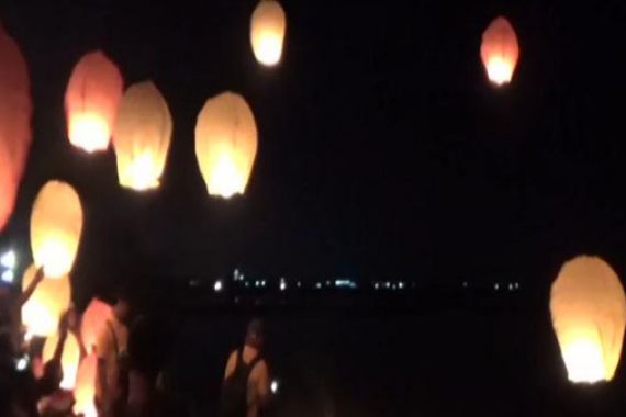 Pawai Lampion Semarakkan Sambut Ramadan - JPNN.COM