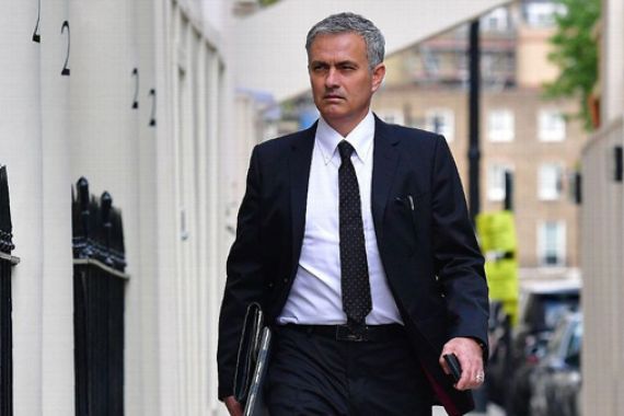 Mourinho Bakal Jual 13 Pemain MU - JPNN.COM