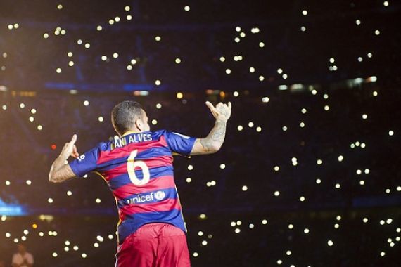 Alves Berjanji akan Kembali ke Barcelona - JPNN.COM
