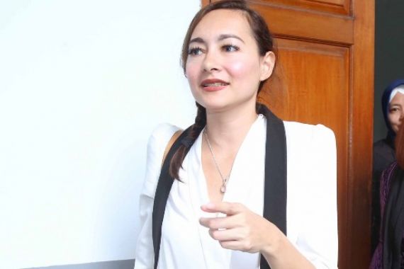 Mengejutkan! Ini Alasan Dewi Rezer Gugat Cerai Marcel - JPNN.COM