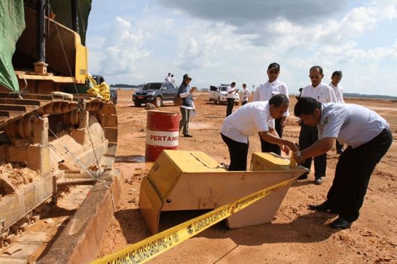 Larangan Tak Digubris, Reklamasi Jalan Terus di Malam Hari - JPNN.COM