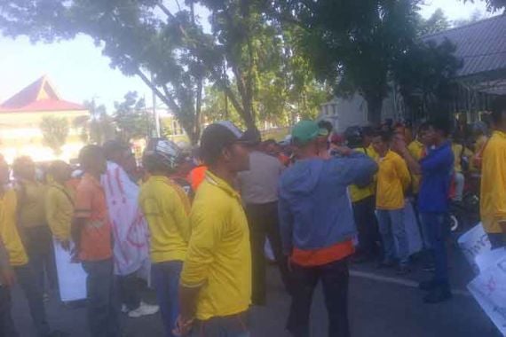 Petugas Kebersihan Tak Digaji, Peraih Adipura Berubah Jadi Kota Sampah - JPNN.COM