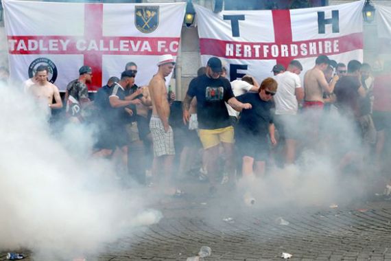 Tegang! Fans Prancis, Inggris dan Rusia Bentrok di Marseille - JPNN.COM