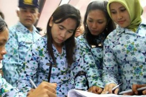 PNS Telat Semenit Saja, Tunjangan Dipotong - JPNN.COM