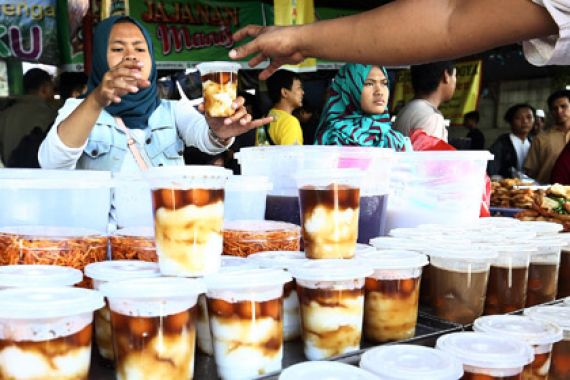 Jualan Menu Takjil, Omzet Sehari Rp 10 Juta - JPNN.COM