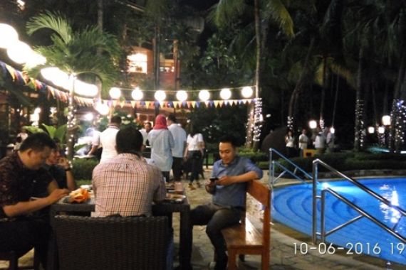 Nikmatnya Berbuka Ala Pasar Malam di Hotel Bintang 5 - JPNN.COM