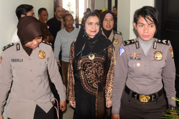 Lagi, Sidang Tuntutan Istri Sultan Ditunda, Ini Alasannya - JPNN.COM