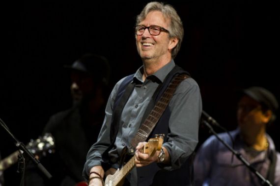 Kasihan, Eric Clapton pun Kesulitan Memetik Gitar - JPNN.COM