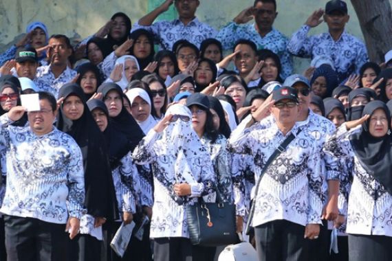 Terima Gaji Dobel, PNS Jangan Malas Yah.. - JPNN.COM