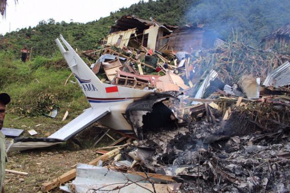 Sebelum Tabrak Rumah Warga dan Kandang Babi, Pilot Melihat Cahaya - JPNN.COM