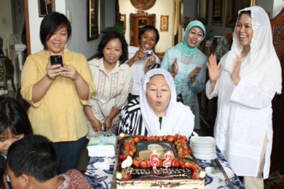 Ibu Sinta Nuriyah Ajak Berbagi di Bulan Ramadan - JPNN.COM