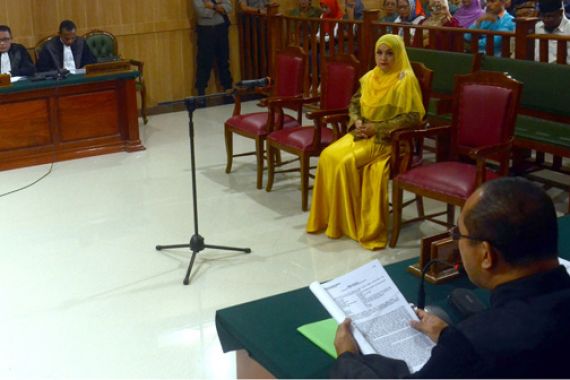 Istri Sultan Dituntut Dua Tahun Penjara - JPNN.COM