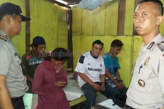 Astaga, 1 Wanita Pesta Seks Dengan 3 Pria di Samping Masjid - JPNN.COM