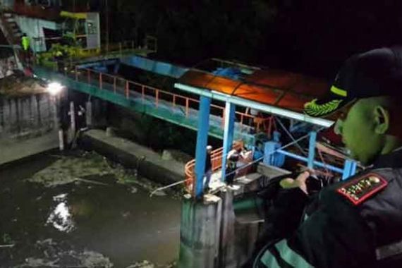 Isuzu Panther Nyemplung Sungai, Penumpang dan Mobil Belum Ditemukan - JPNN.COM