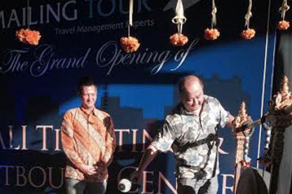 Smailing Tour Resmikan Kantor di Bali - JPNN.COM