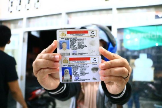 Derita Bikin SIM, Harus Antre Dari Subuh - JPNN.COM