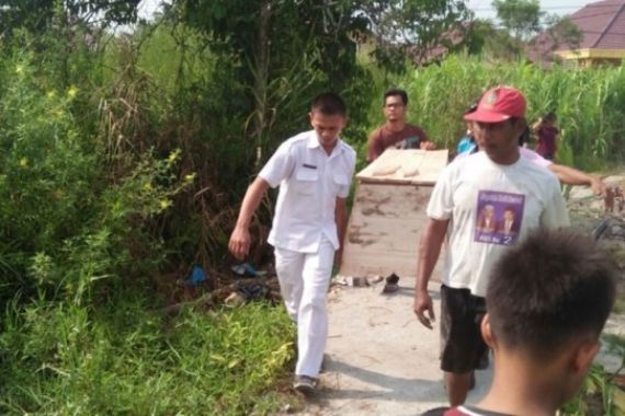 Buang Hajat di Sungai, Kecemplung...Innalillahi - JPNN.COM