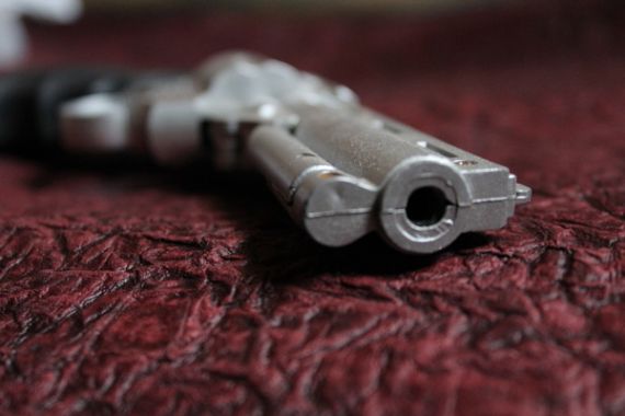 Tak Tahu Ada Peluru, Arahkan Pistol ke Sepupu..Dor! - JPNN.COM