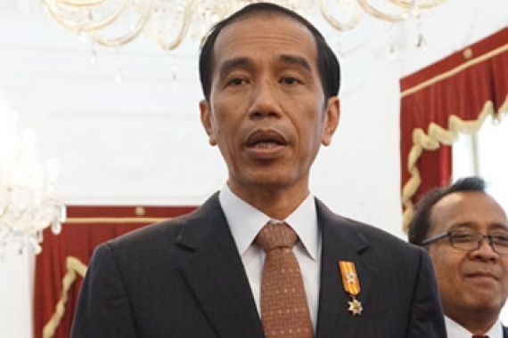 Sebelum Lebaran, Pak Jokowi Berzakat Dulu - JPNN.COM