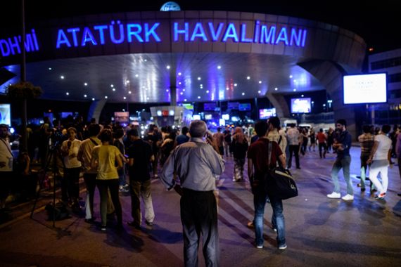 Tiga Bom Bunuh Diri Serang Bandara di Turki, 32 Tewas - JPNN.COM