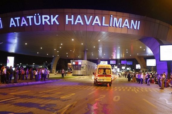 MENCEKAM! Begini Kronologi Serangan Bom Bunuh Diri di Bandara Istanbul - JPNN.COM