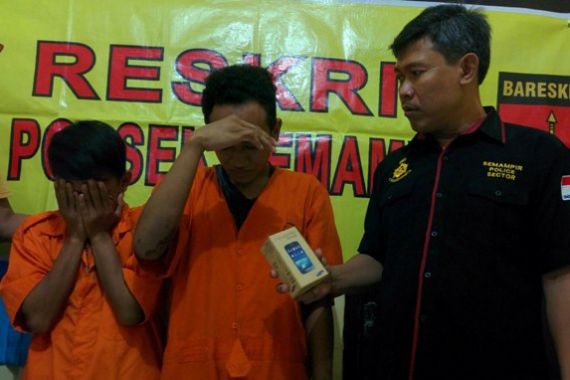 Ha ha, Penjambret Dihajar, HP Hasil Kejahatan Dijarah Warga - JPNN.COM