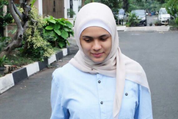 Alhamdulilah, Jeng Kelin Mulai Berhijab - JPNN.COM