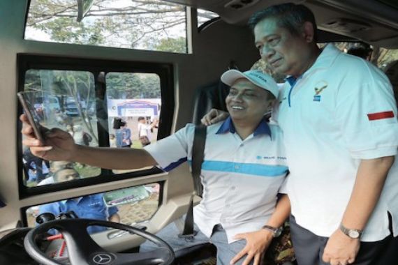 Bus Mudik Demokrat yang Dilepas SBY Alami Kecelakaan - JPNN.COM