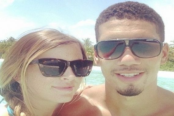 Ternyata Smalling Tak Sendirian Berlibur di Bali, Dia Ditemani Wanita Seksi - JPNN.COM