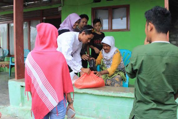 Seniman Berburu Berkah Ramadan, 22 Keluarga Tersenyum - JPNN.COM