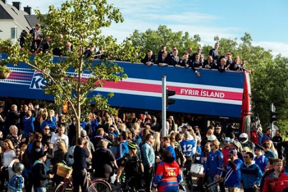 Skuat Islandia Disambut bak Pahlawan Menang Perang - JPNN.COM