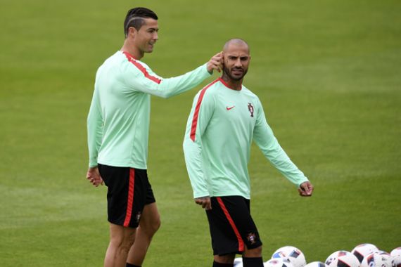 Lawan Wales, Begini Potongan Rambut Ronaldo - JPNN.COM