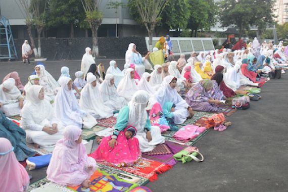 Ratusan Jamaah Laksanakan Salat Ied Di Markas TNI AL - JPNN.COM