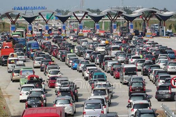 YLKI Minta Kemenhub Usut Tuntas Penyebab Tewasnya 12 Pemudik di Tol - JPNN.COM