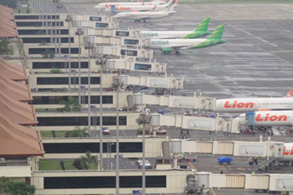89 Penerbangan Masuk dan Keluar dari Bandara Samratulangi - JPNN.COM