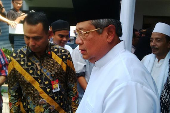 SBY Hadiri Penghormatan Terakhir untuk Husni - JPNN.COM