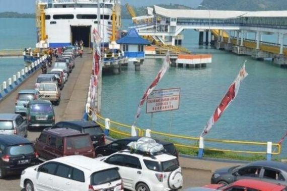 Sling Ramp Door Kapal Putus, Ratusan Penumpang Dievakuasi - JPNN.COM