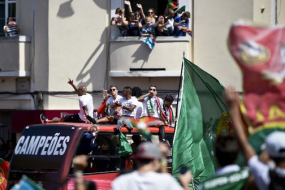 Galeri Foto Kemeriahan Parade Juara Euro 2016 Timnas Portugal - JPNN.COM
