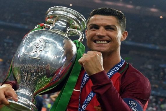 Sah! Cristiano Ronaldo Lebih Baik dari Lionel Messi - JPNN.COM