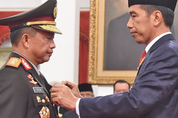 Riuh Tepuk Tangan Atas Salam Komando Tito dan BG di Istana - JPNN.COM