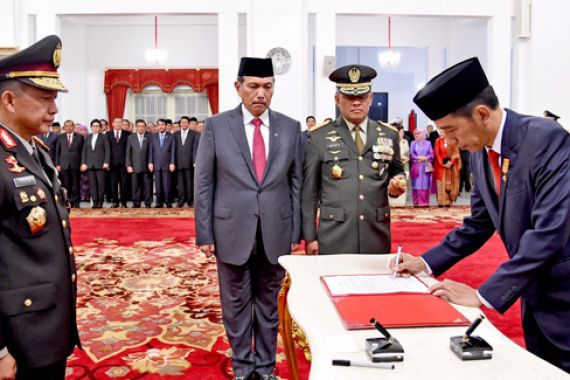 Jokowi Tantang Jenderal Tito Lakukan Dua Hal Ini - JPNN.COM