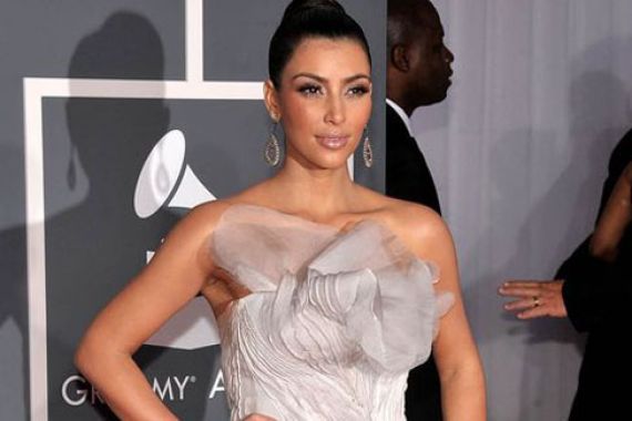 Permak Bokong ala Kim Kardashian Tak Perlu ke Luar Negeri - JPNN.COM