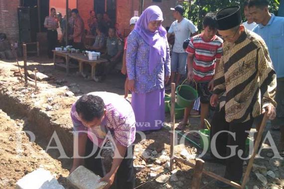 Hamdalah, Dana Desa Bisa untuk Merehab Rumah - JPNN.COM