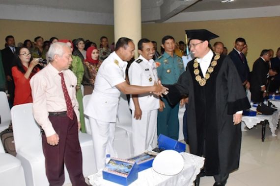 Kasarmatim Hadiri Upacara Wisuda 836 Sarjana Unair - JPNN.COM