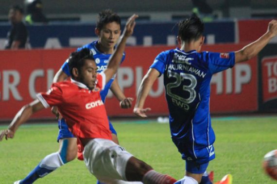 Penyesalan Fullback Persib Usai Ditahan Imbang Persija - JPNN.COM