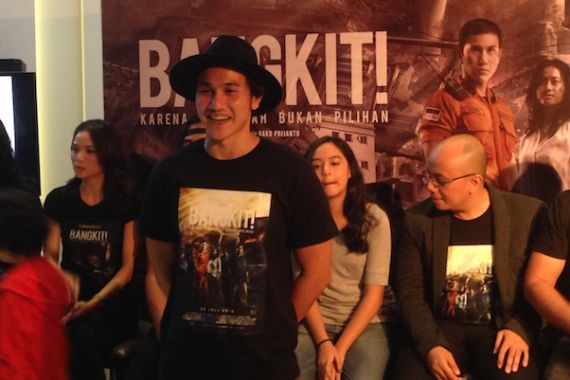 Vino Bastian Berlatih Fisik Demi Jadi Anggota Tim SAR - JPNN.COM