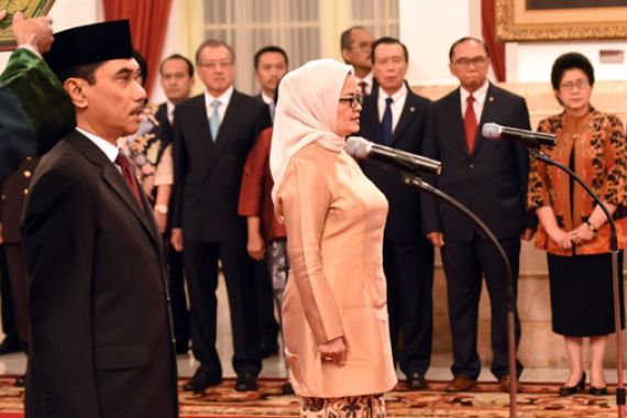 Resmi, Jokowi Lantik Kepala BNPT dan BPOM yang Baru - JPNN.COM