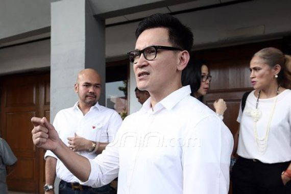 Mau Cerai...Dewi Rezer Mangkir, Marcellino Hadir - JPNN.COM