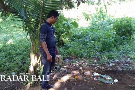 HEBOH! Pemuda Ini Kepergok Bongkar Makam Bayi yang Baru Dikubur - JPNN.COM