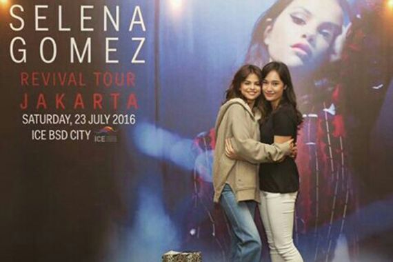 Iihh...Foto Selena Gomez dan Tatjana Ini Bikin Iri - JPNN.COM